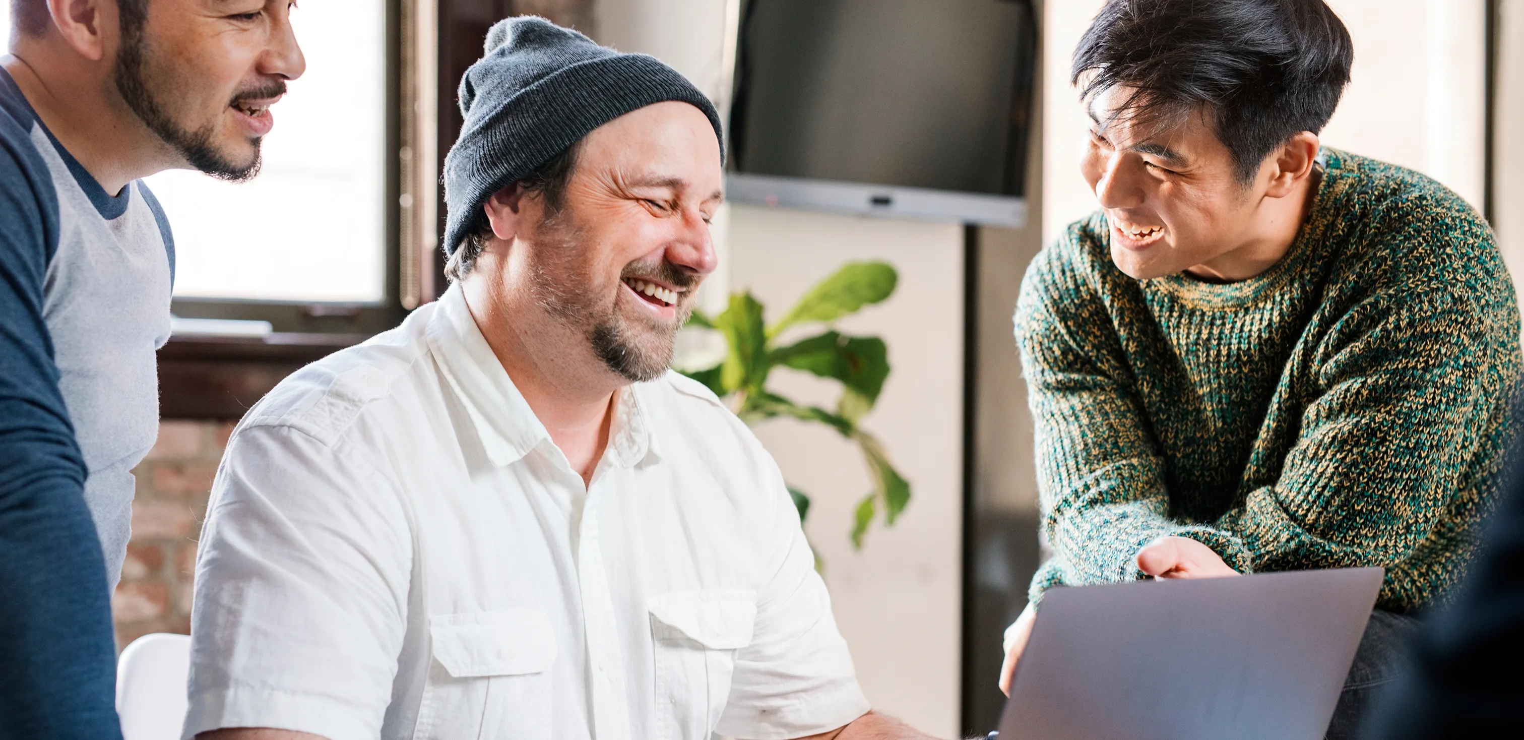 Des équipes NetSuite travaillant avec l’IA
